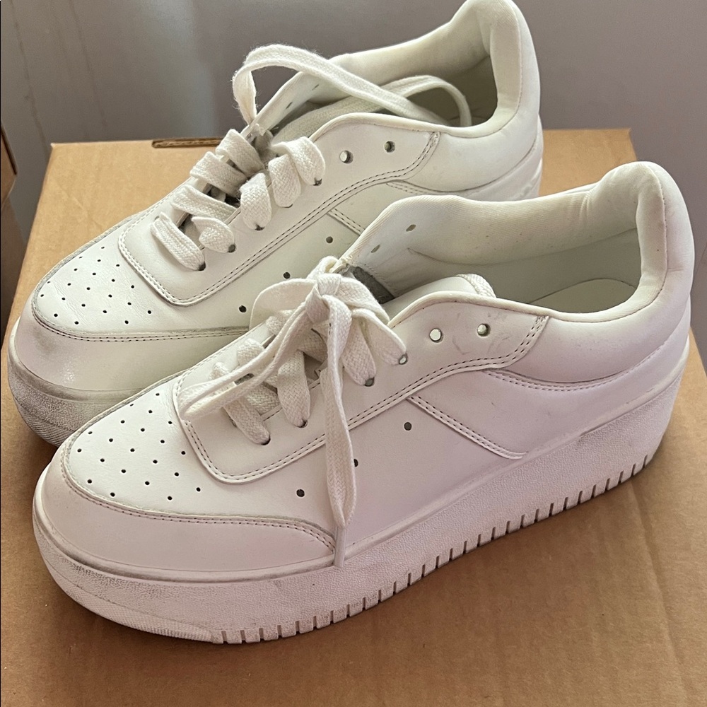 Steve Madden Classic White Lace-Up Sneakers 7.5 - Picture 2 of 6